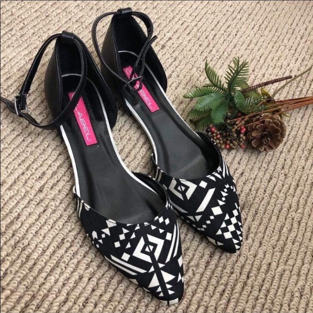 C. LABEL FLATS ✨💖✨